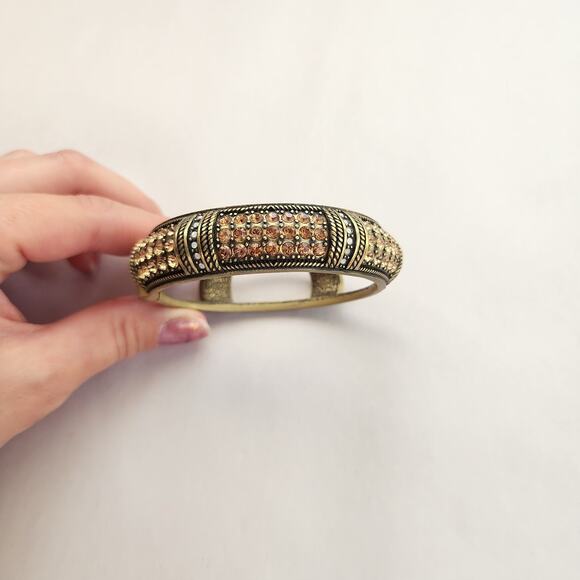 Heidi Daus Bangle Bracelet Hinge Old Gold Bronze White Crystal Age Of elegance - Picture 2 of 12